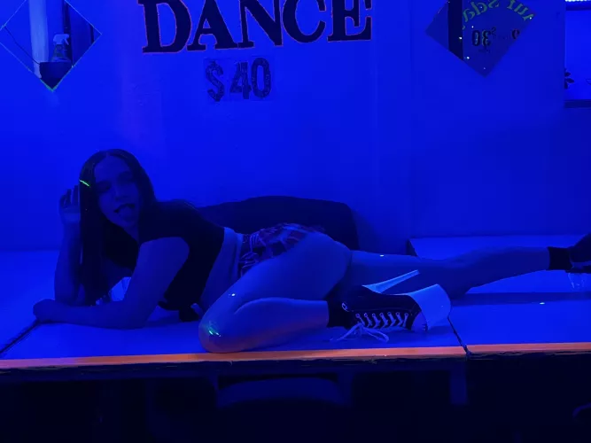 Skirt with the converse heels is such a look