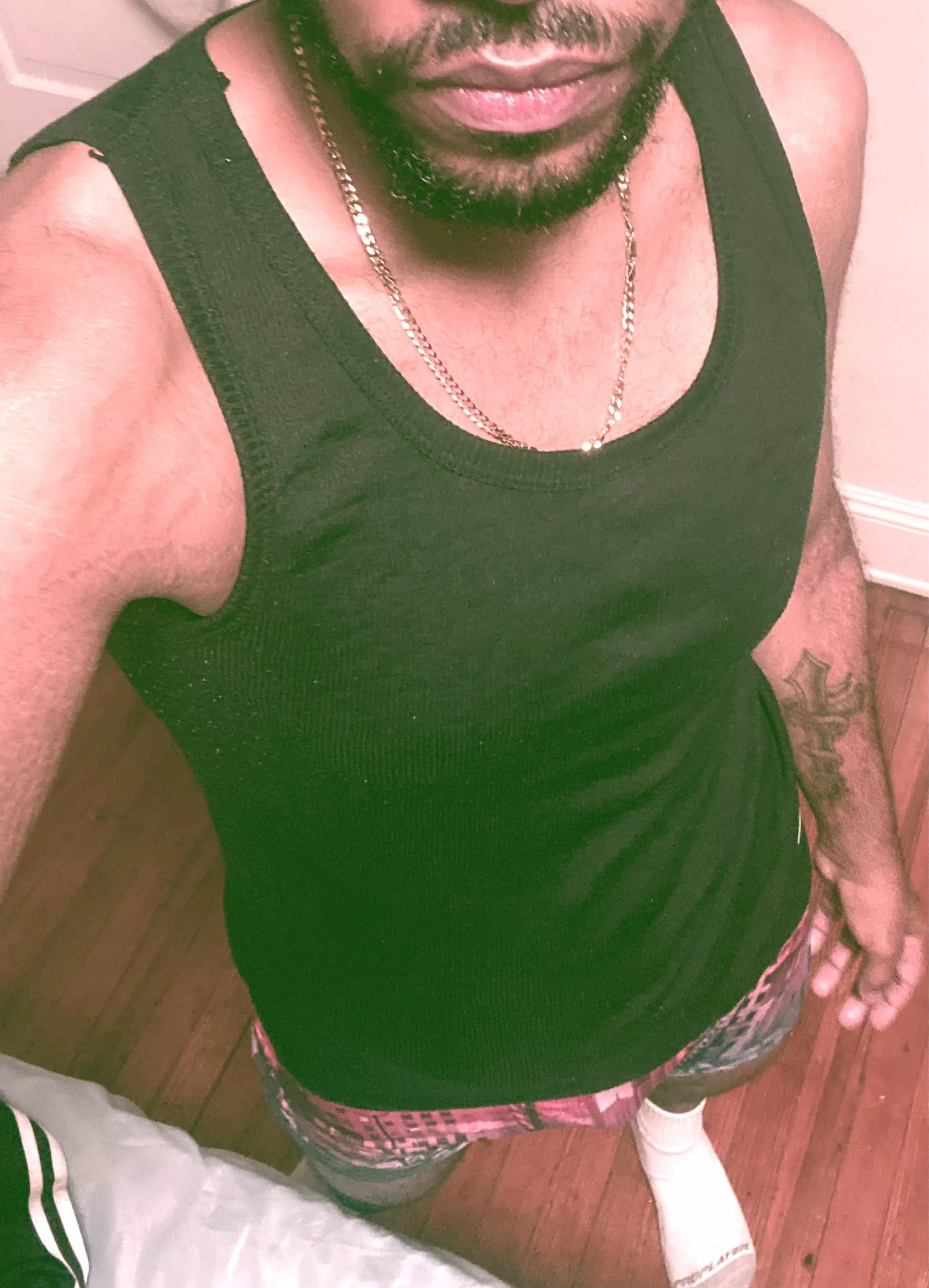 West side of CLE - bttm hosting a freaky top that’s into raw fucking, eating ass, sucking nipples, watch porn, Dark/dimmed room scenery, kiss and more, hit me up. Be cool, laid back, 21 - 40 YO