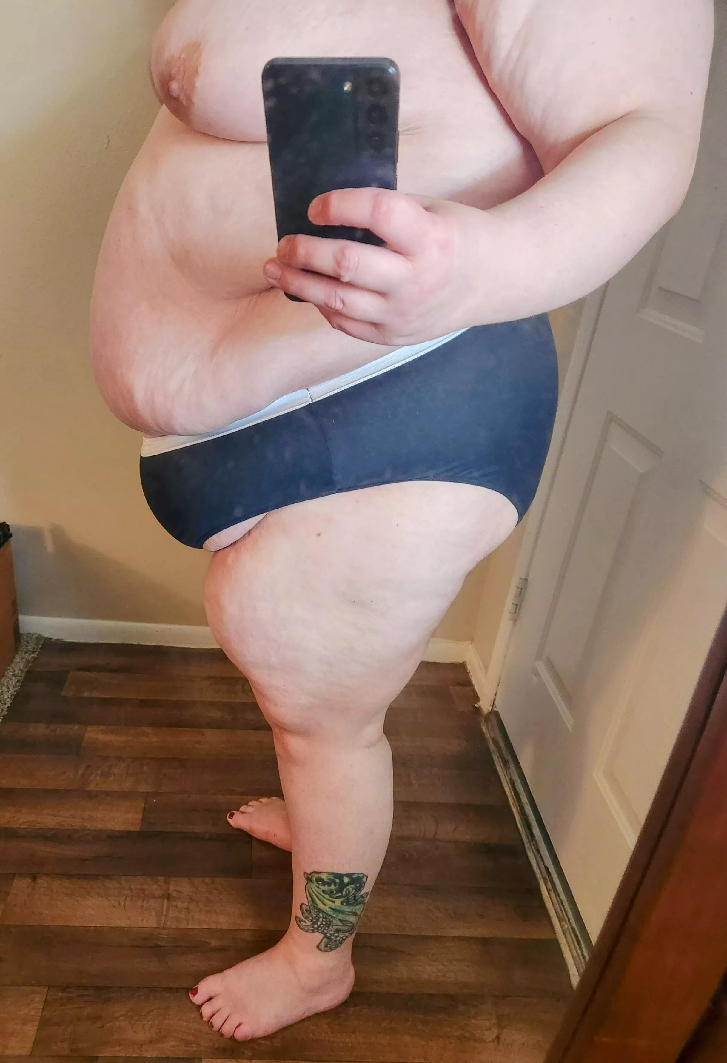 Who are you gonna kiss at midnight? 😘