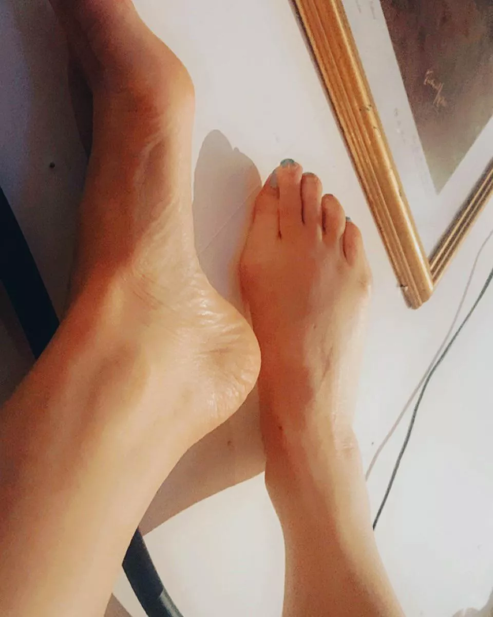 Whose ready to worship these feet? Show me your appreciation……