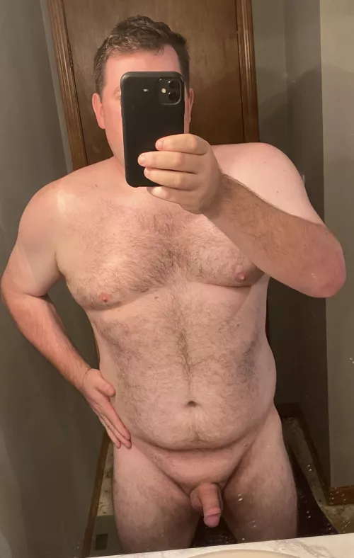 33 Fresh out of the shower. Anybody want to help me get hard?