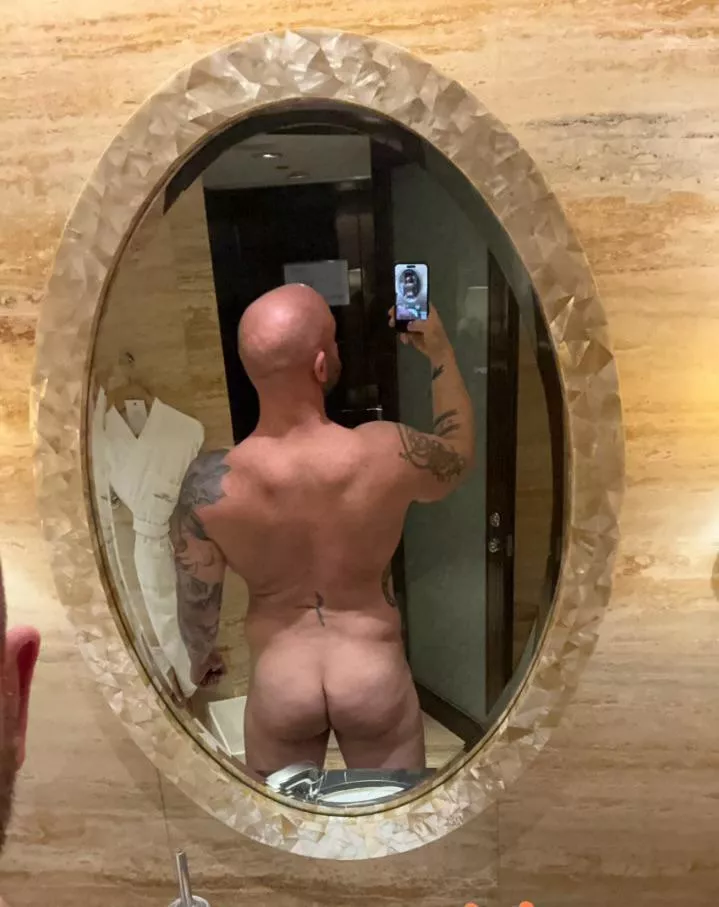 41m bottom looking for his muscle bear top