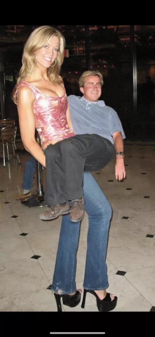 Alexis Skye and a tiny fan….