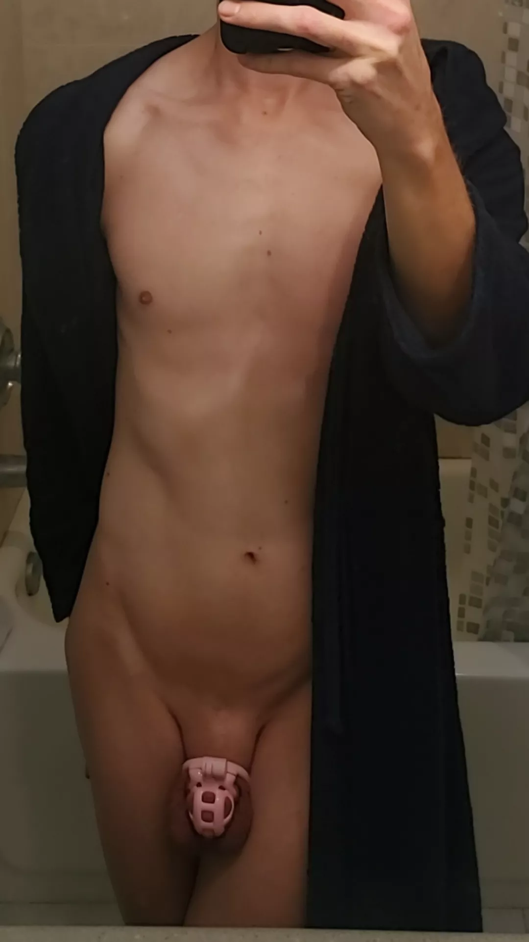 Back in my XS cage! Need an inverted cage 🤭