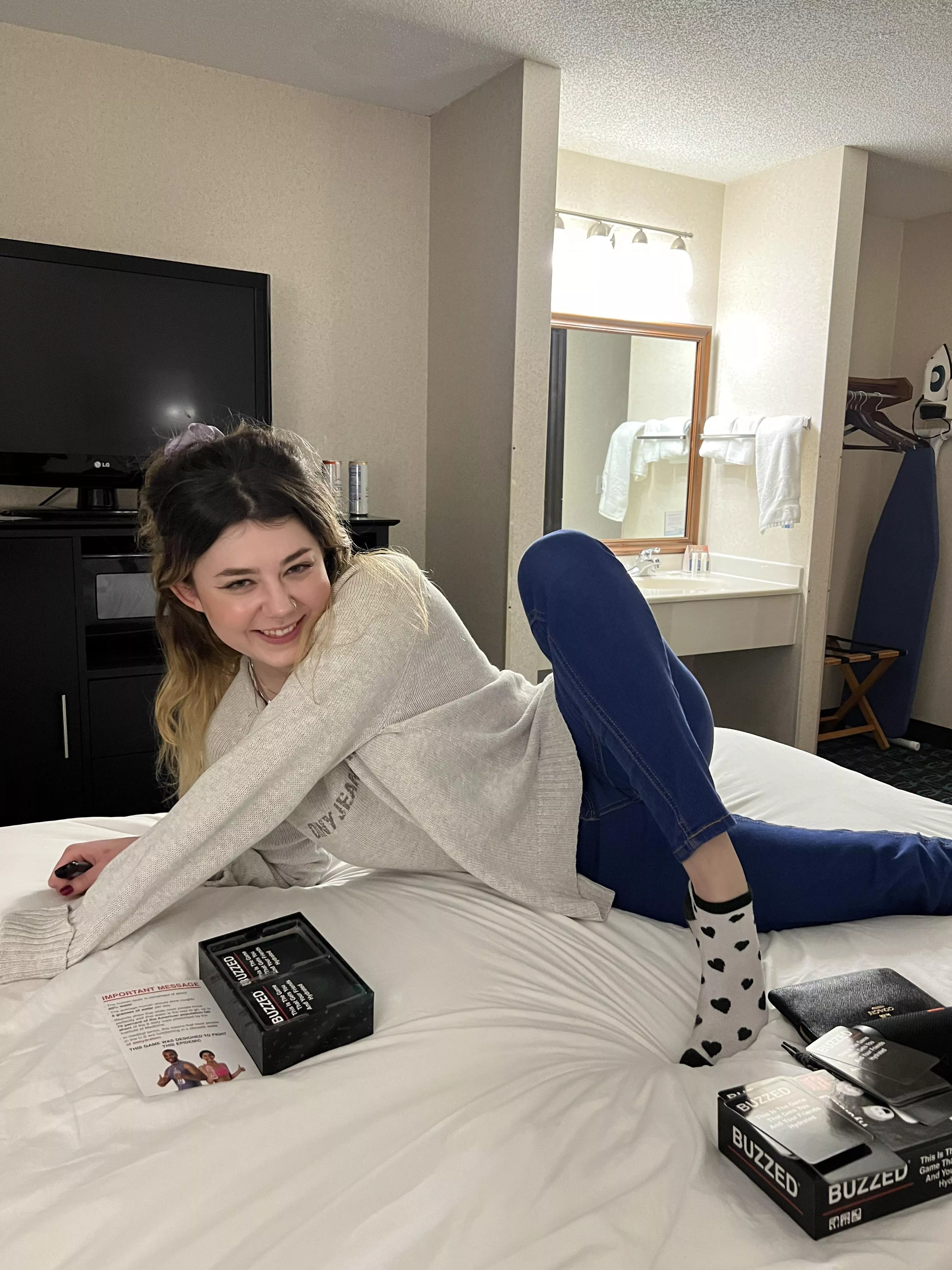 Being cheeky/somewhat scary looking in a cheap hotel 😆 (F)