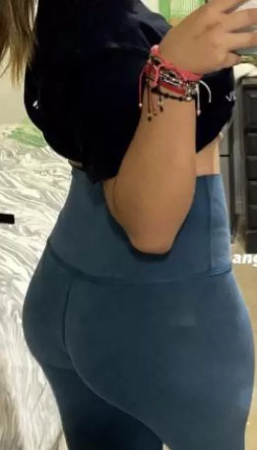 😍😍 booty In blue leggings