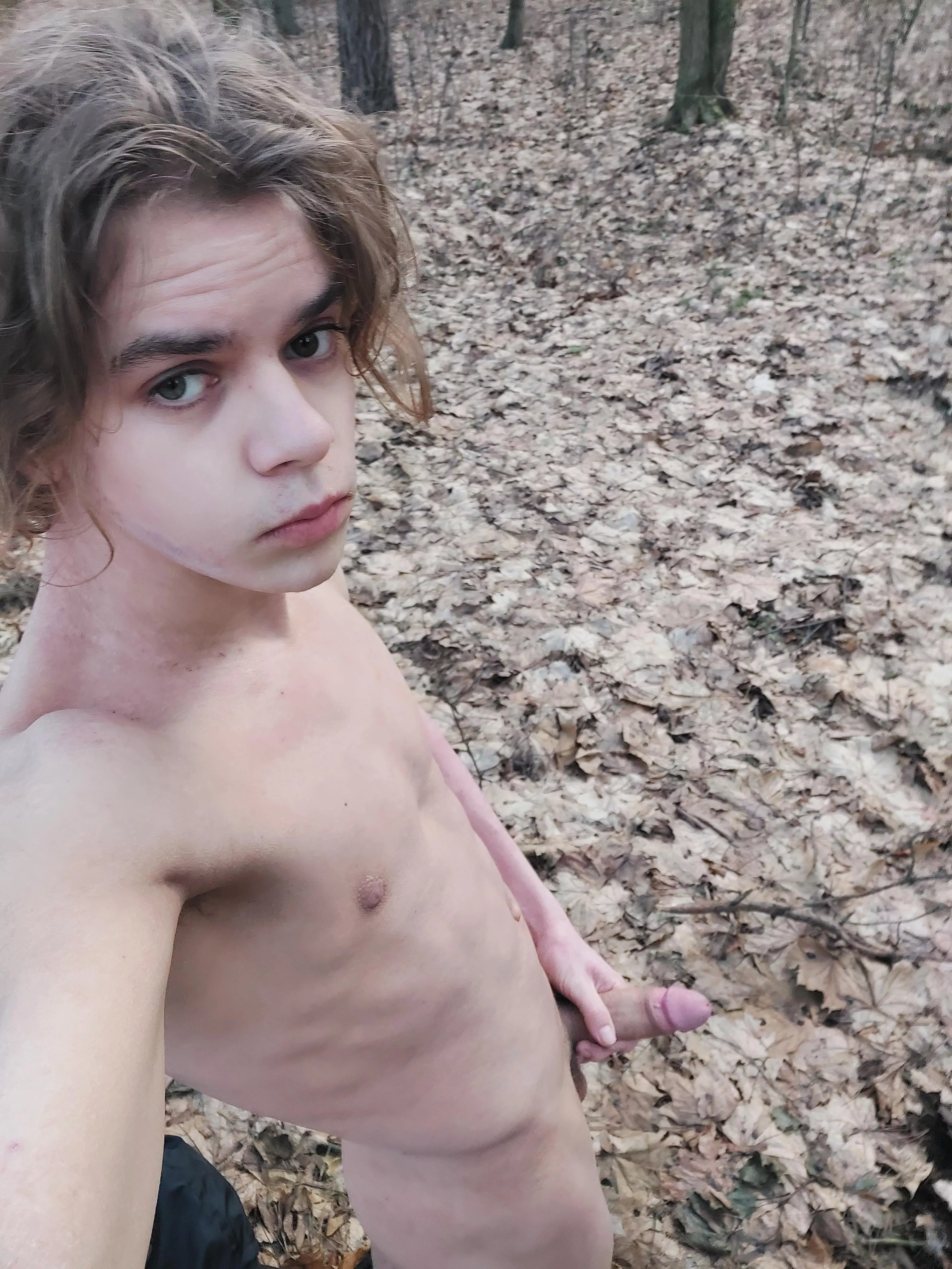 completly naked in the woods (18)