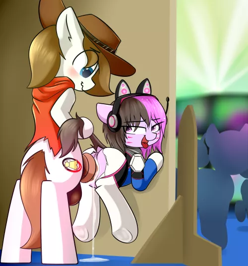 Cosplayers having some fun (ViPy/@cupoooo)