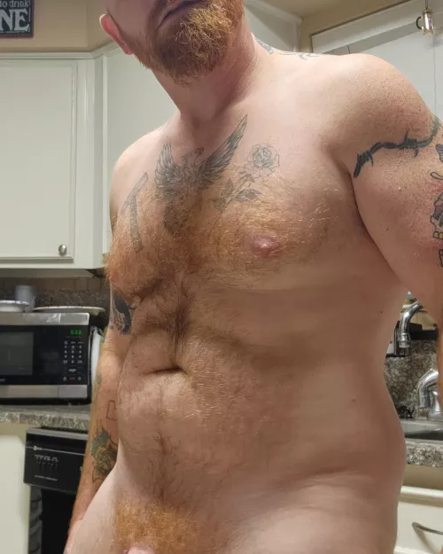 Cum hang out with this Ginger daddy.