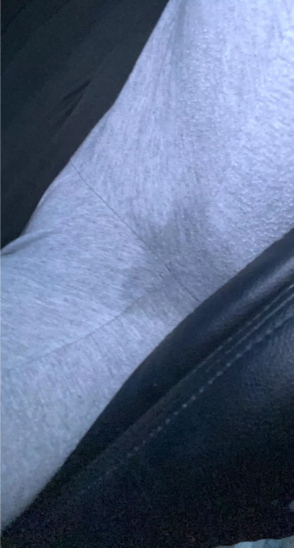 Currently at the nail salon.. I keep spreading my legs so I can smell myself 🤤 I wonder if the lady doing my nails can smell me… 😝