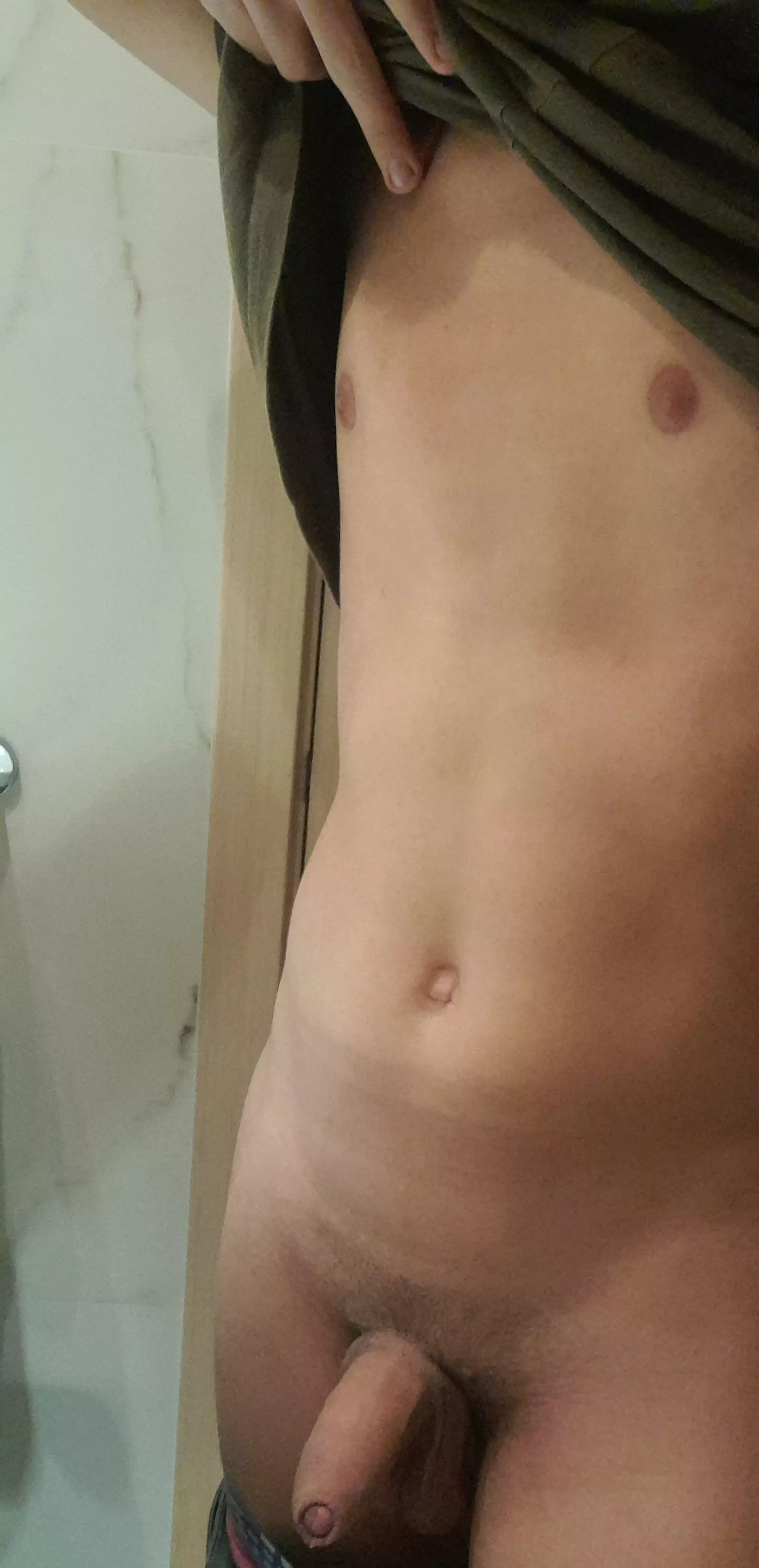 dm me and tell me what you like about my body :)