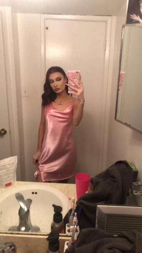 Do you like my mirror selfie from last night? ☺️