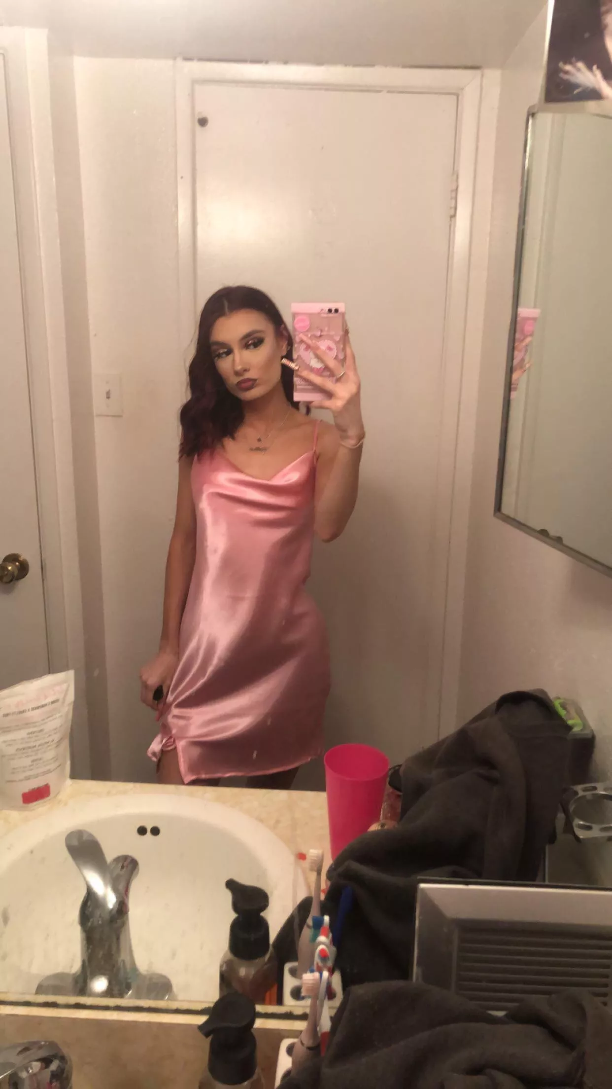 Do you like my mirror selfie from last night? ☺️