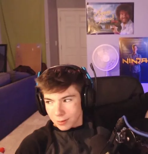 does anyone know the name of this streamer?