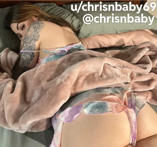 Does her ass look as good to you as it does to me? Scrumptious.