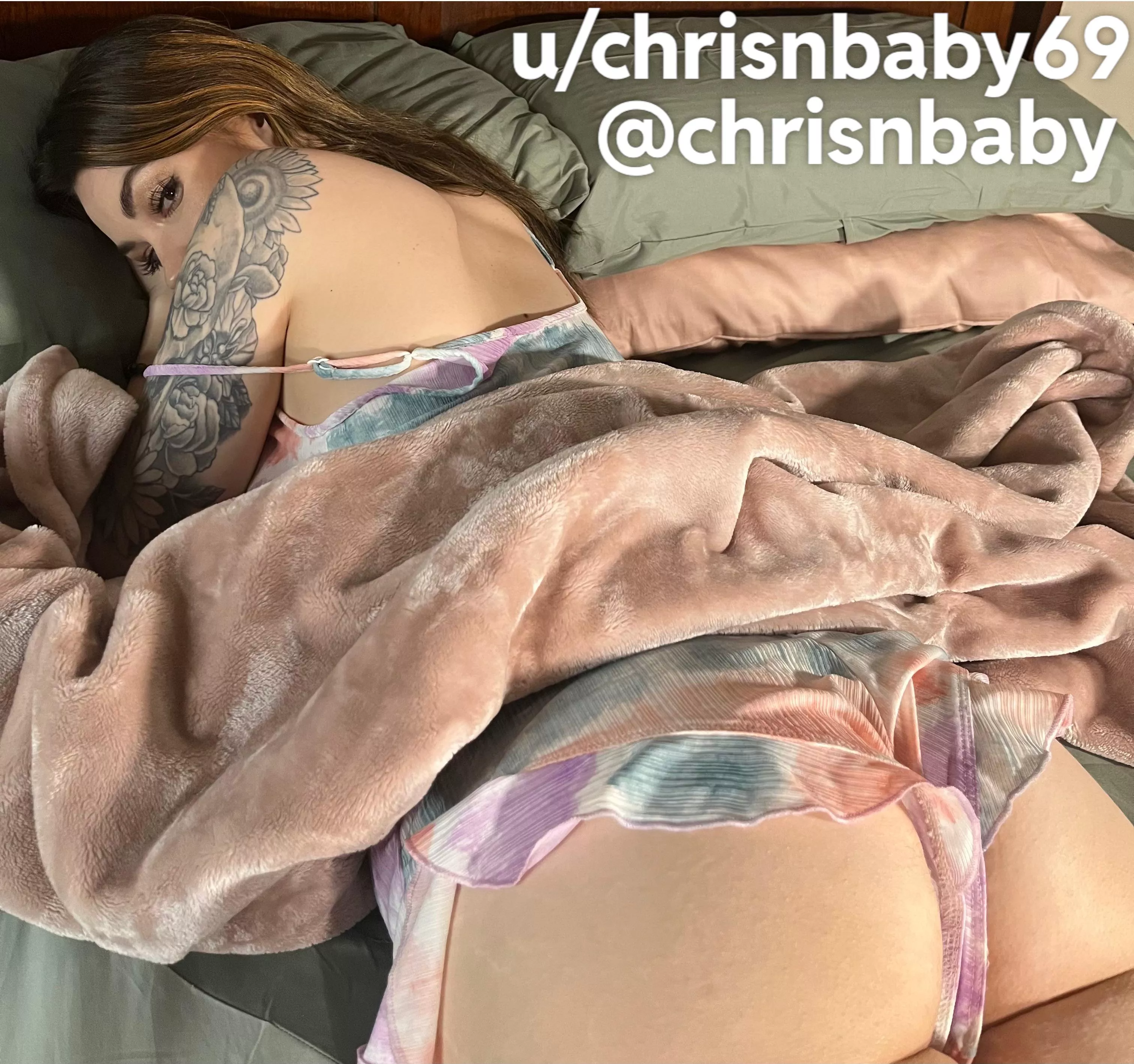 Does her ass look as good to you as it does to me? Scrumptious.