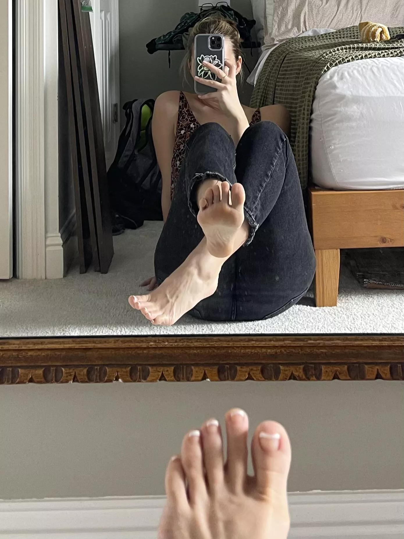 fresh toes… wanna massage them?