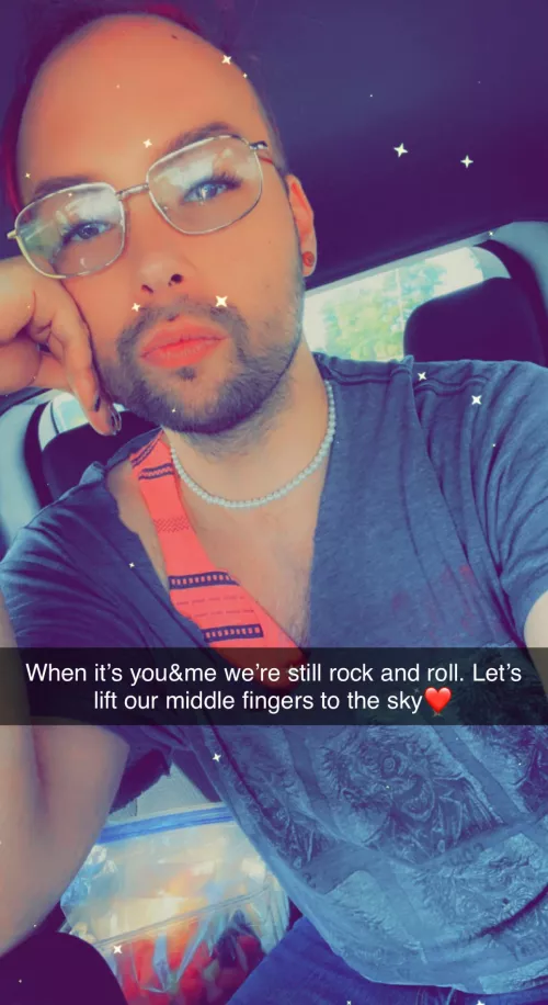 Happy 23 just your average league player. cosplayer lol hmu if you’d like to chat or play something 😂👋🏼