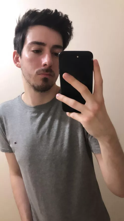 Happy new year guys. Anyone up for making some new friends? :) drop me a message!