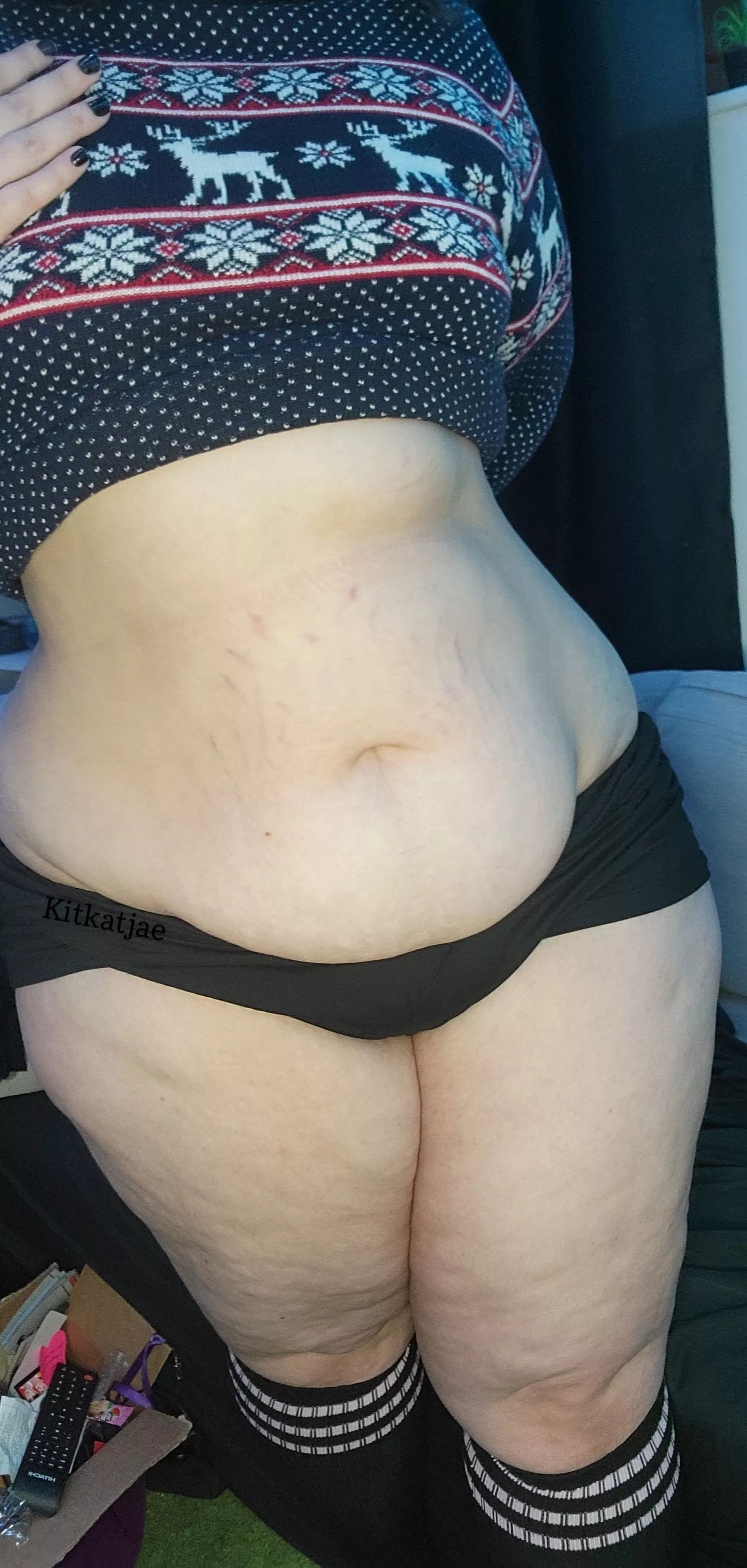 Here's an extra photo from new years 😋 loving the stretch marks