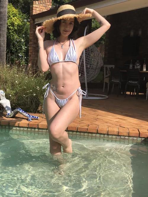 Hi babes. (@amanibadir_vip) [Onlyfans]