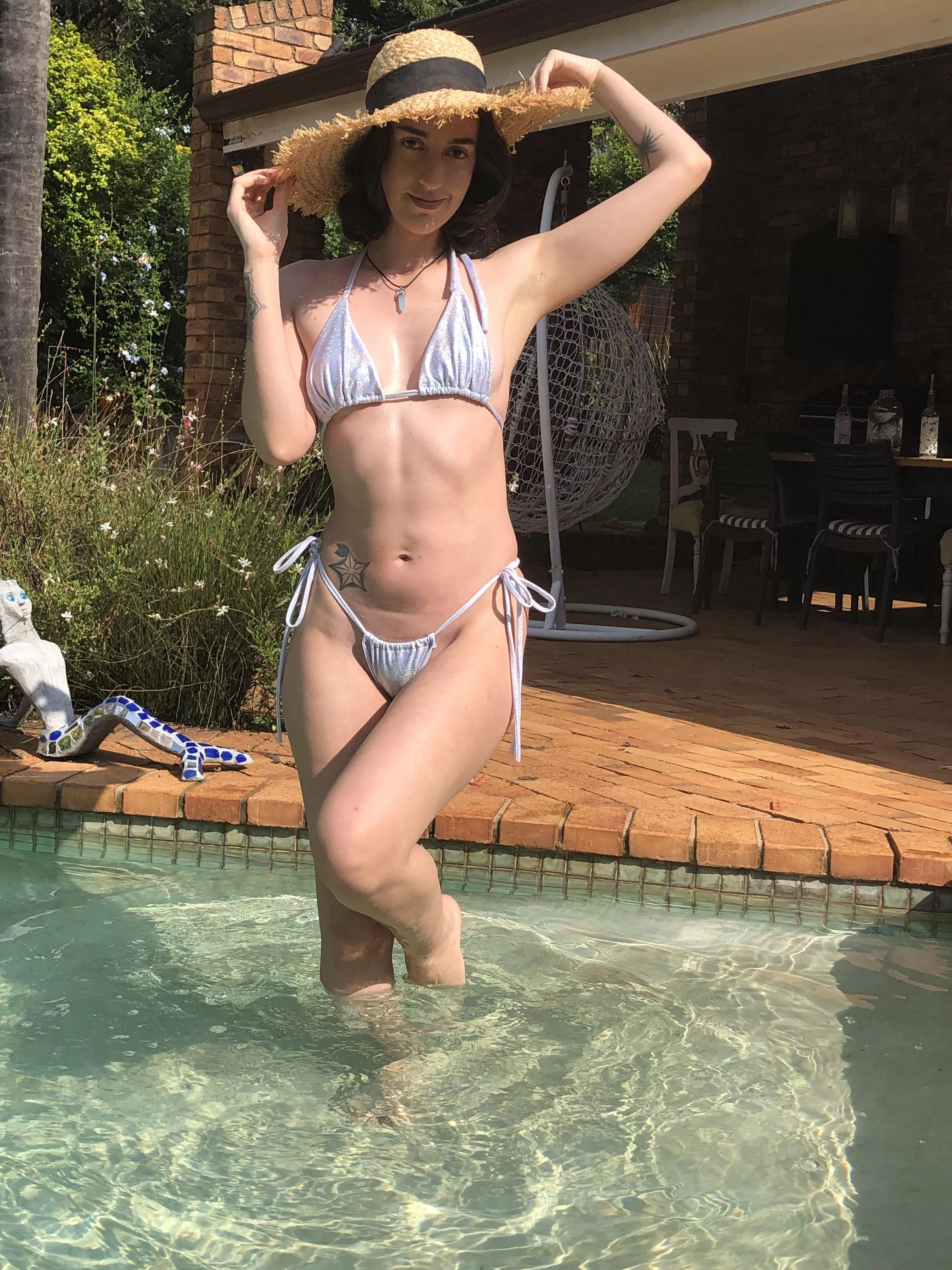 Hi babes. (@amanibadir_vip) [Onlyfans]