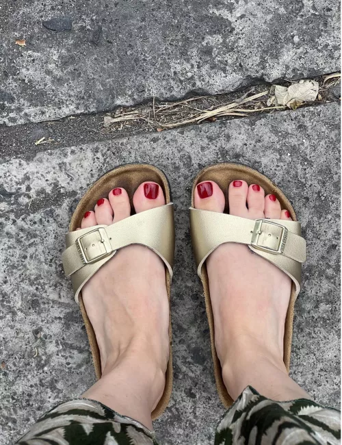 How do you like my small feet?