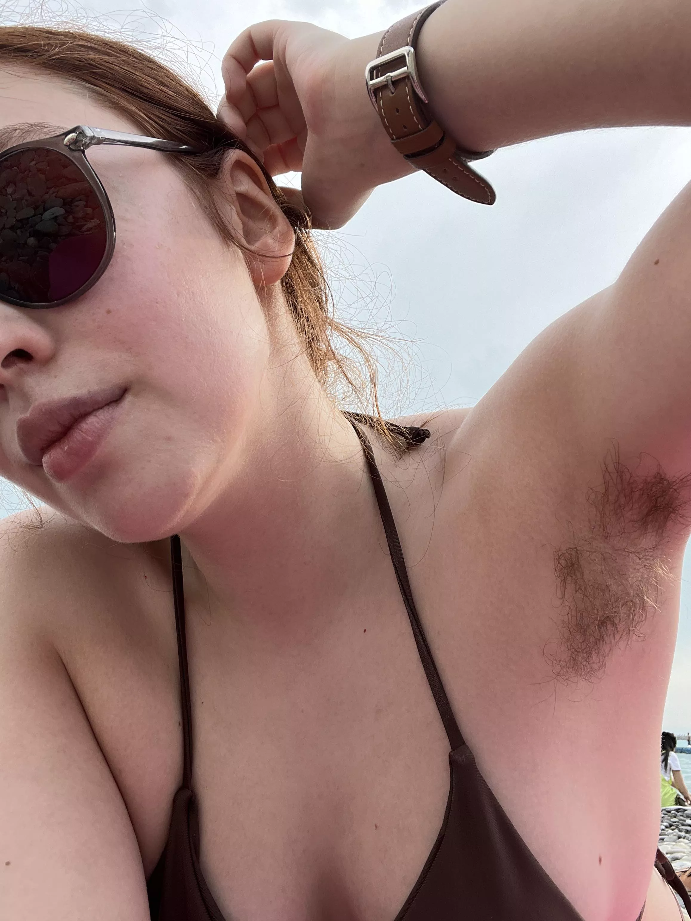 I go with my bushes to sunbathe on the beach