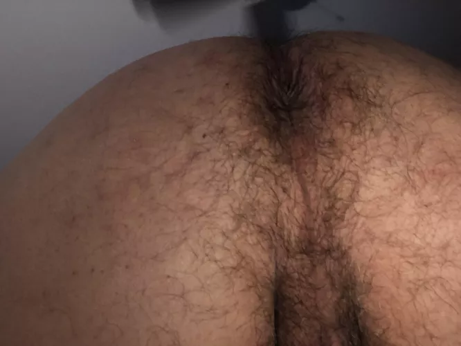 I sometimes think this hairy dad ass would like to feel something smooth and hard.
