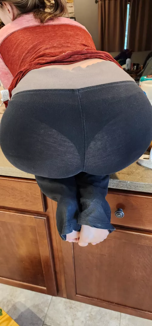 I wanna get fucked on the counter!