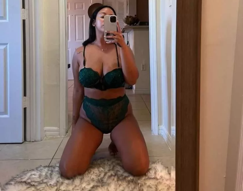 I wanna trade her so bad. please dm me