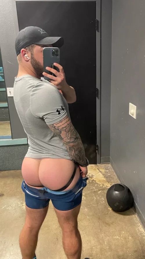 I wish I could find out who this guy is 😩❤️