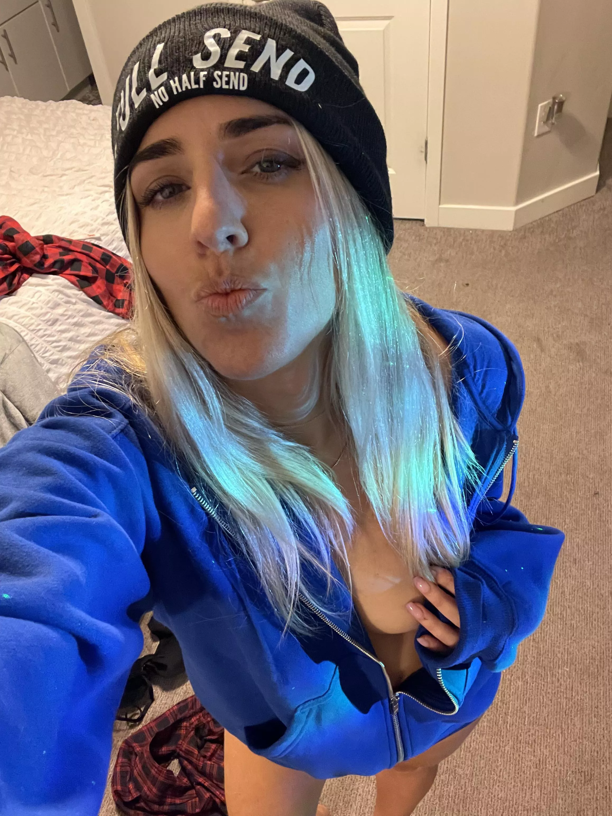 I’m a full send blonde.