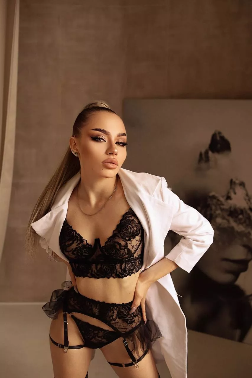 Im petite and cute, 😏 fit and naughty, just opened my OnlyFans page 😼 22 years old, 150cm, 44kg 😻, link in comments 👇