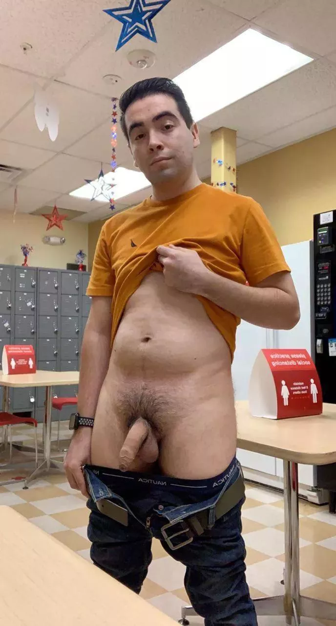 In the TJ MAXX lounge getting horny😳
