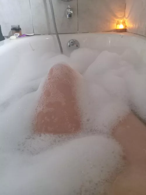 Join me in the bath babe? 😘