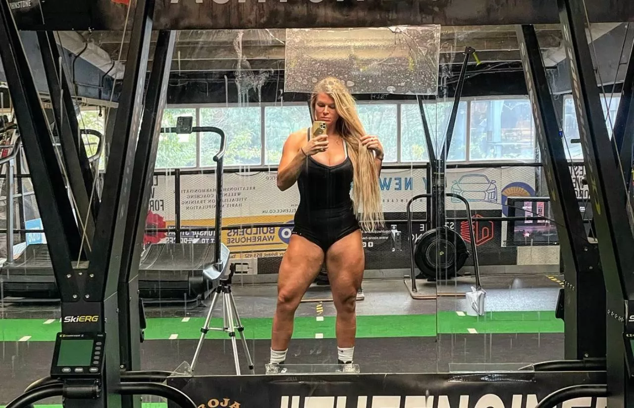 Just a fit girl who does peculiar things