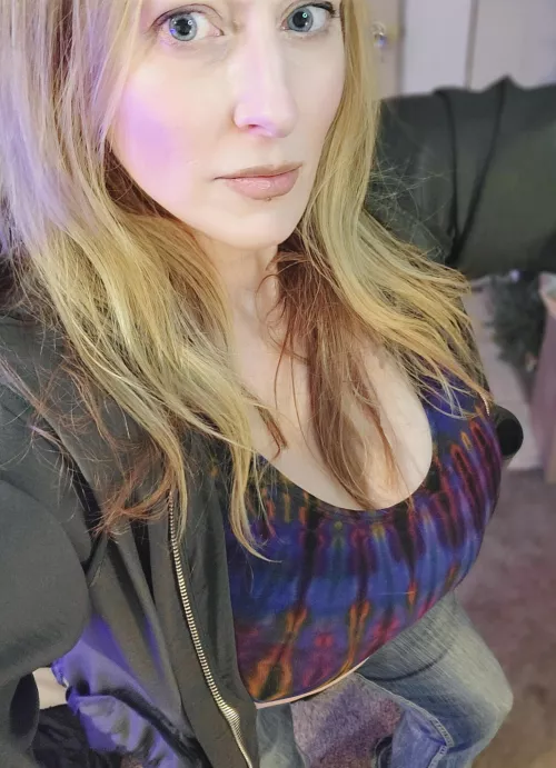 just meee, sans bra! it's new year's and i'm all alone. would you come suck on my pretty titties?