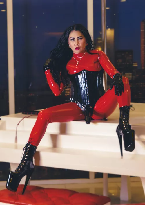 Latex + Strapon