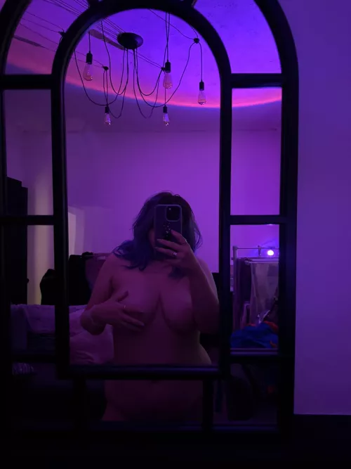 Liking how I look in the purple light 🥰
