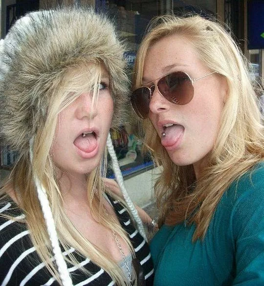 Lisa or Alicia, Left or Right?