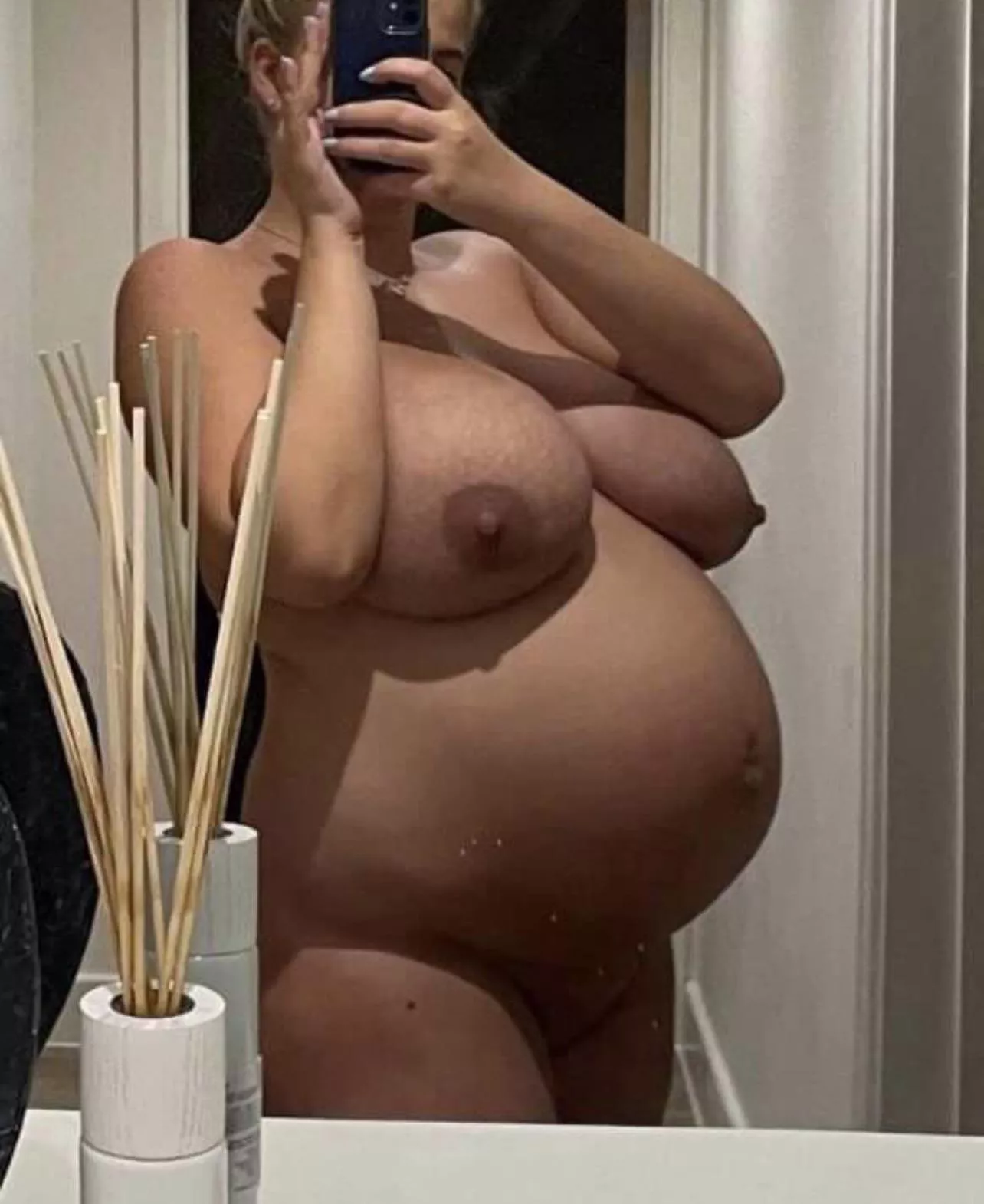 Love my pregnant body hit me up about my vids and pics! 🥰