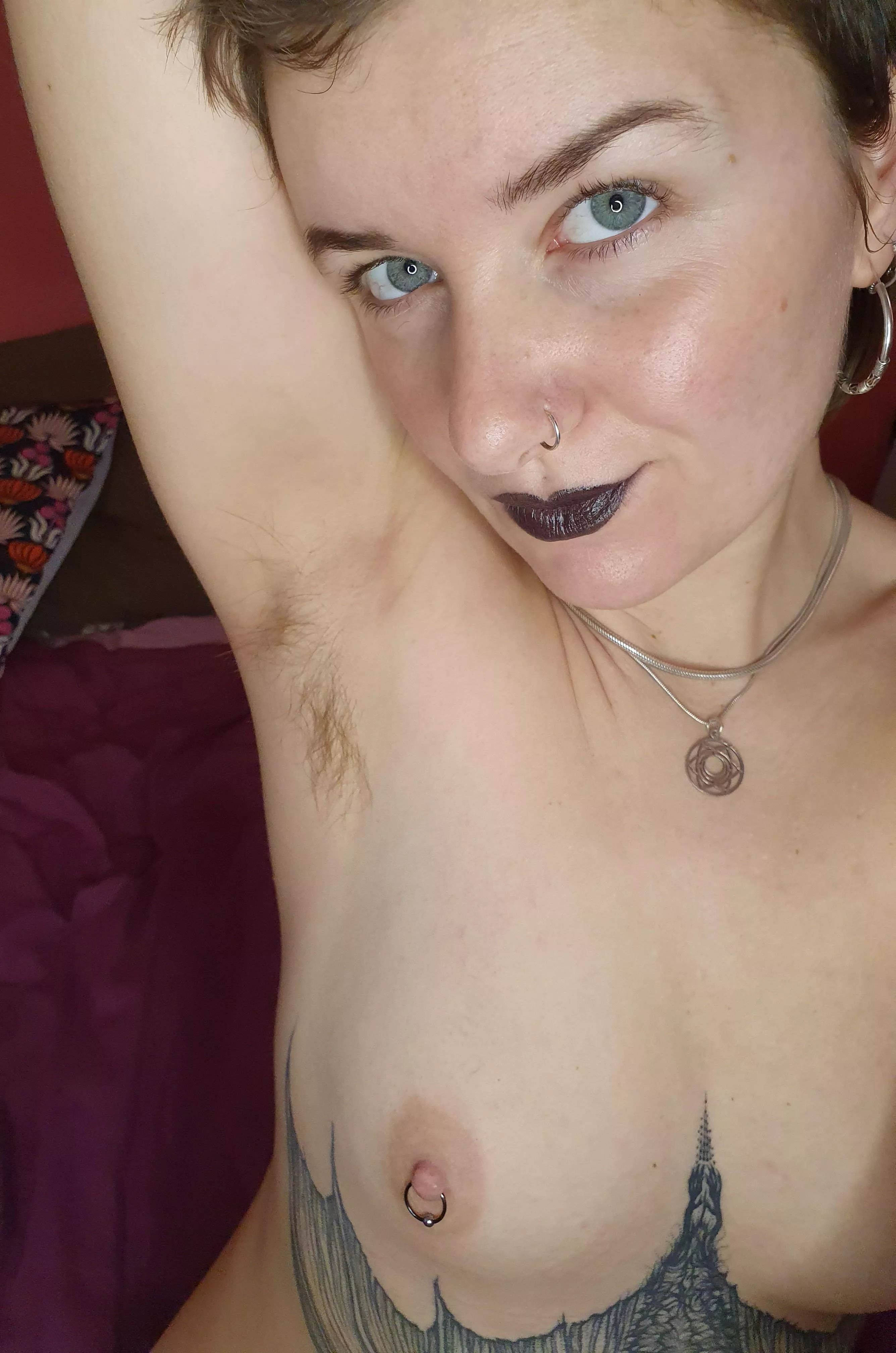 Lovely furry pits and a cute smile.. what more could you want? 😊