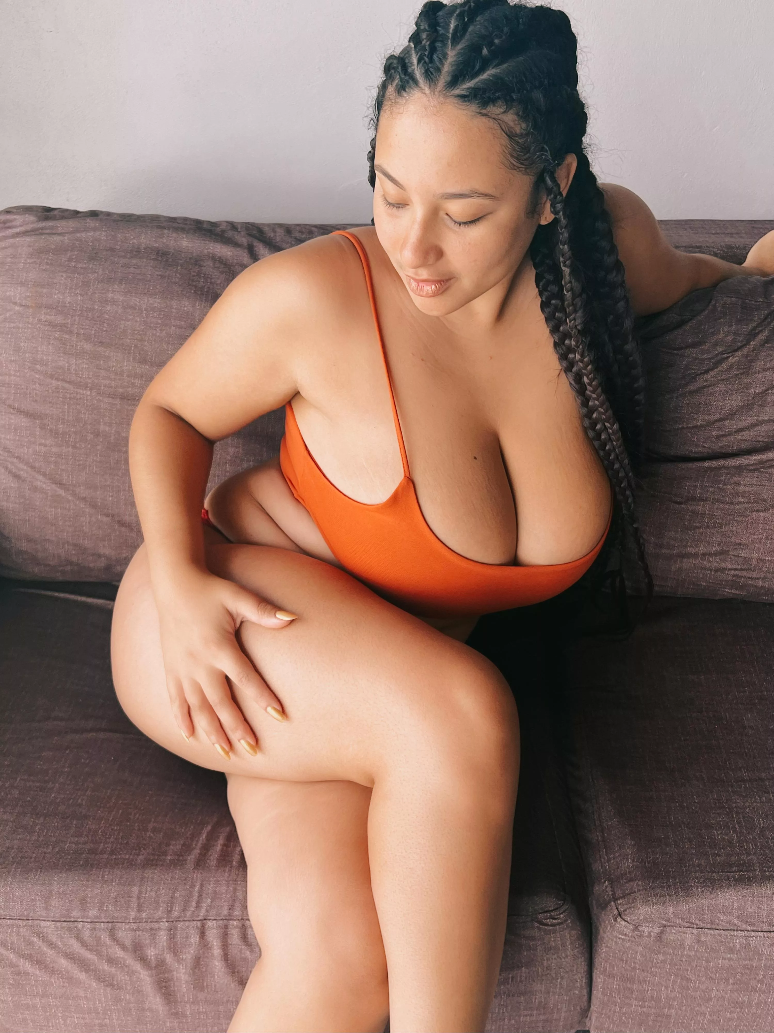 my favorite part is to see you struggle about where would you like to cum ??