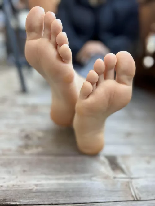 My feet need a good massage, can you help me out? 😌👅