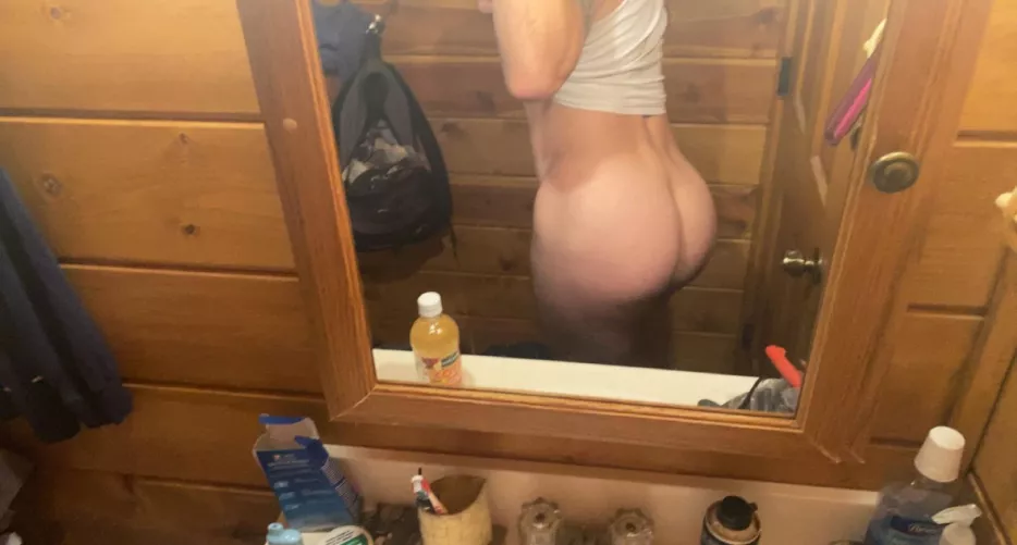 need some big cock friends 😏 dm me