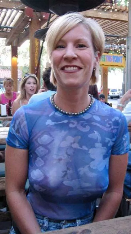 No bra needed for this mature hottie