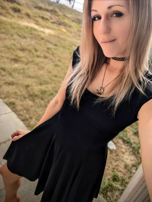 on the rare occasion I wear a dress, it's always black 🖤 [F32]