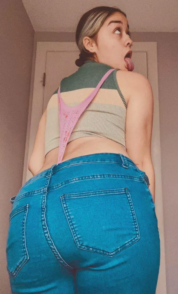 Oooh my thong might snap 😳