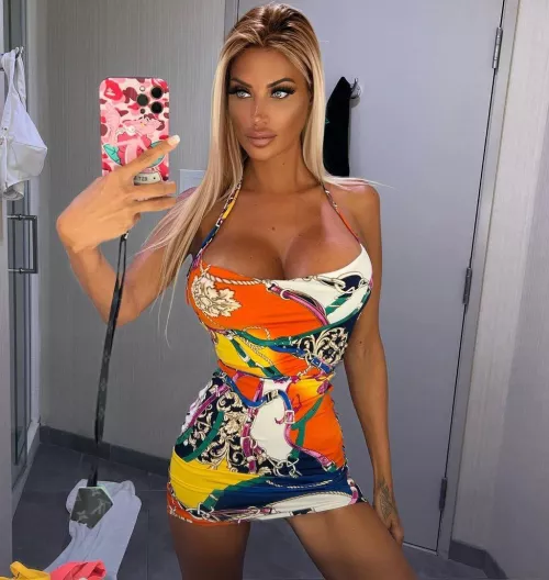 Tanned bimbo